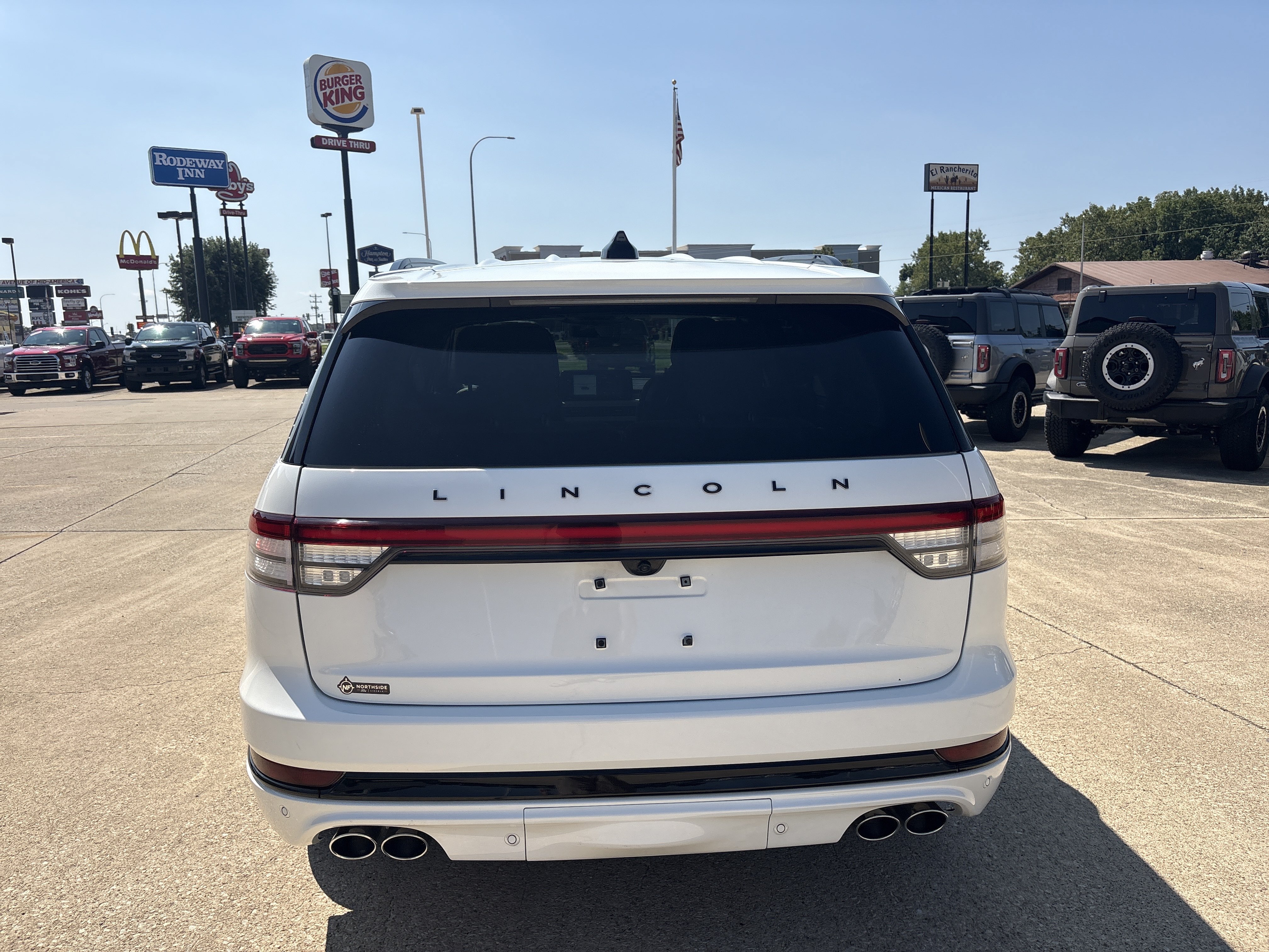 Used 2025 Lincoln Aviator Reserve w/ Equipment Group 201A AWD/4WD image 4