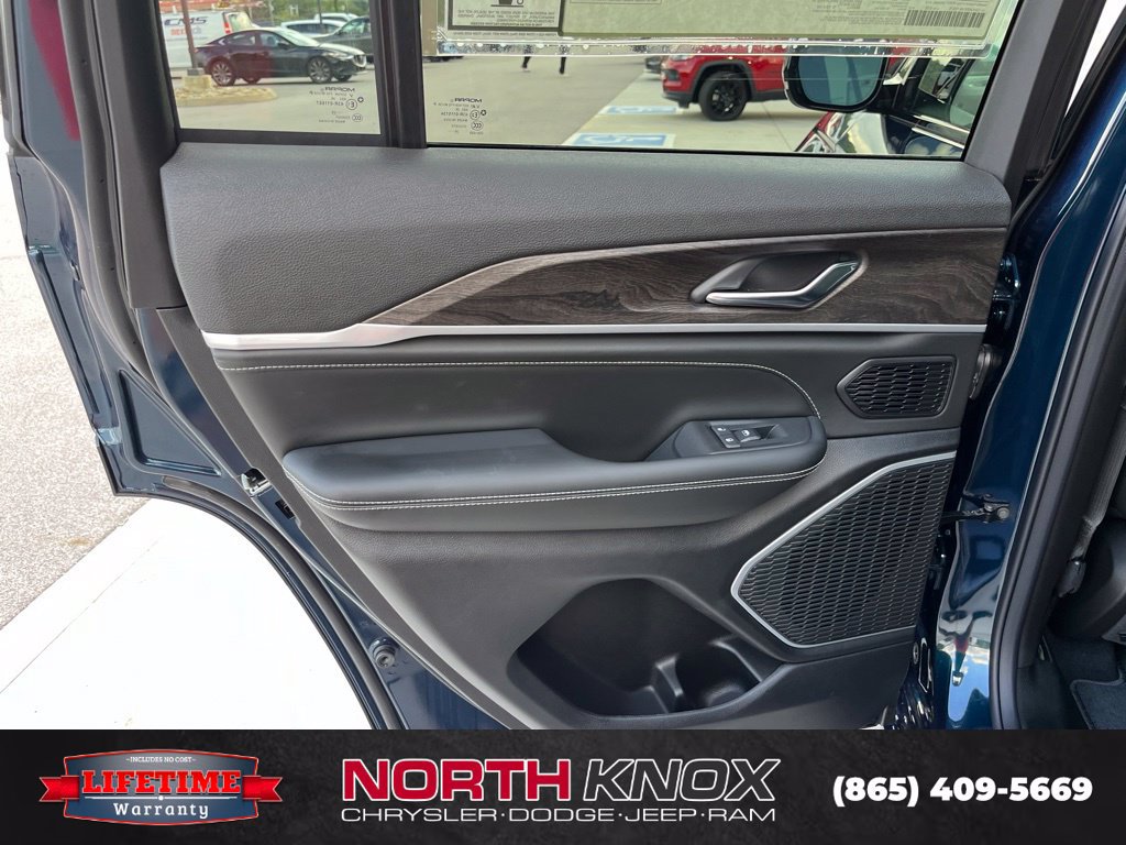 New 2027 Jeep Grand Cherokee Limited AWD/4WD image 18