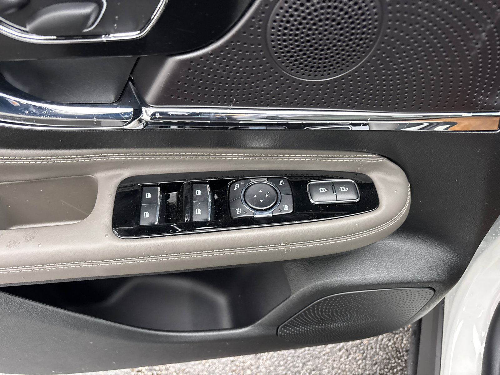 New 2026 Lincoln Corsair Premiere image 13