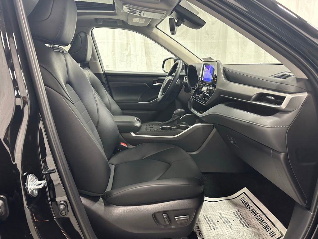 Used 2025 Toyota Highlander XLE image 66