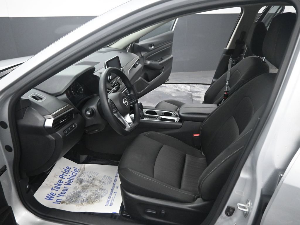 Used 2024 Nissan Altima 2.5 SV image 29