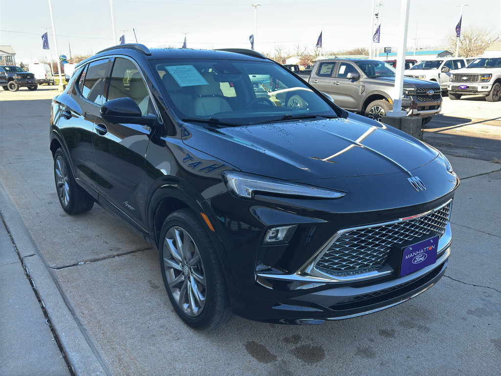 Used 2024 Buick Encore GX Avenir w/ Avenir Technology Package image 2