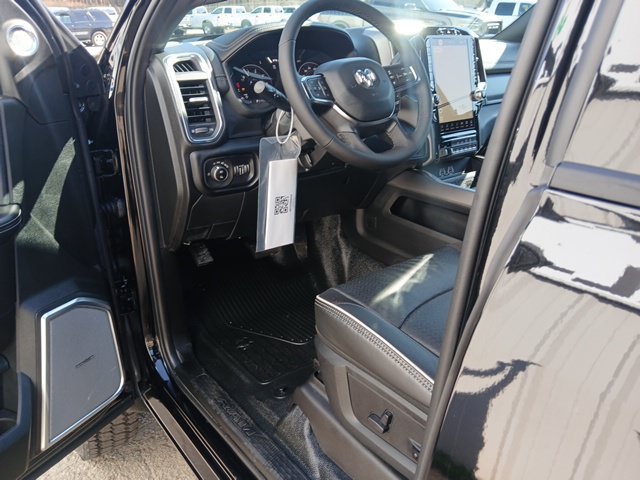 New 2026 RAM 4500 4x4 Crew Cab DRW w/ Laramie Trim Package image 45