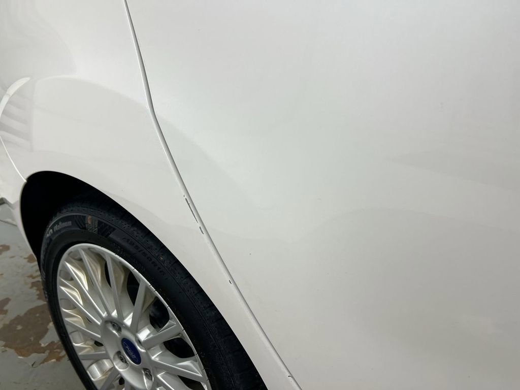 Used 2016 Ford Fiesta Titanium FWD image 30