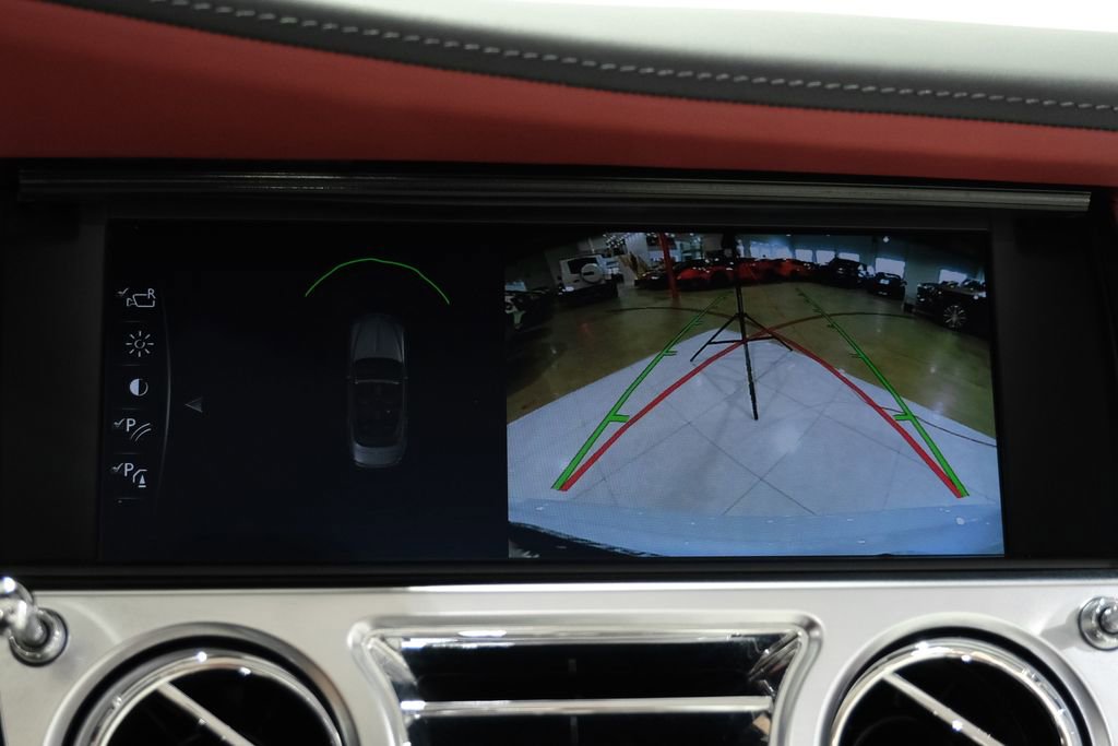 Used 2018 Rolls-Royce Dawn image 23