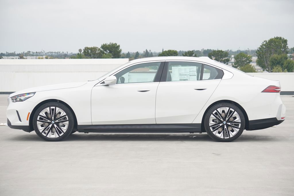 Used 2026 BMW i5 eDrive40 image 4