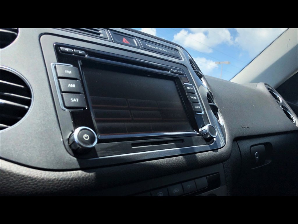 Used 2015 Volkswagen Tiguan S FWD image 9