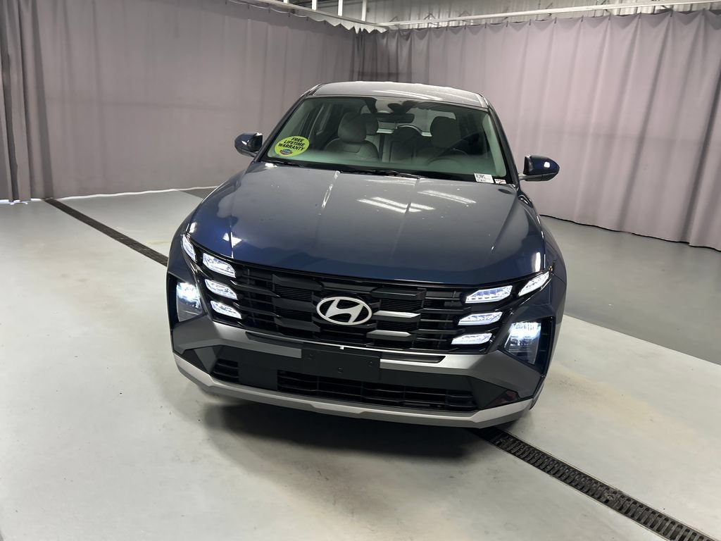 Used 2025 Hyundai Tucson SE AWD/4WD image 2