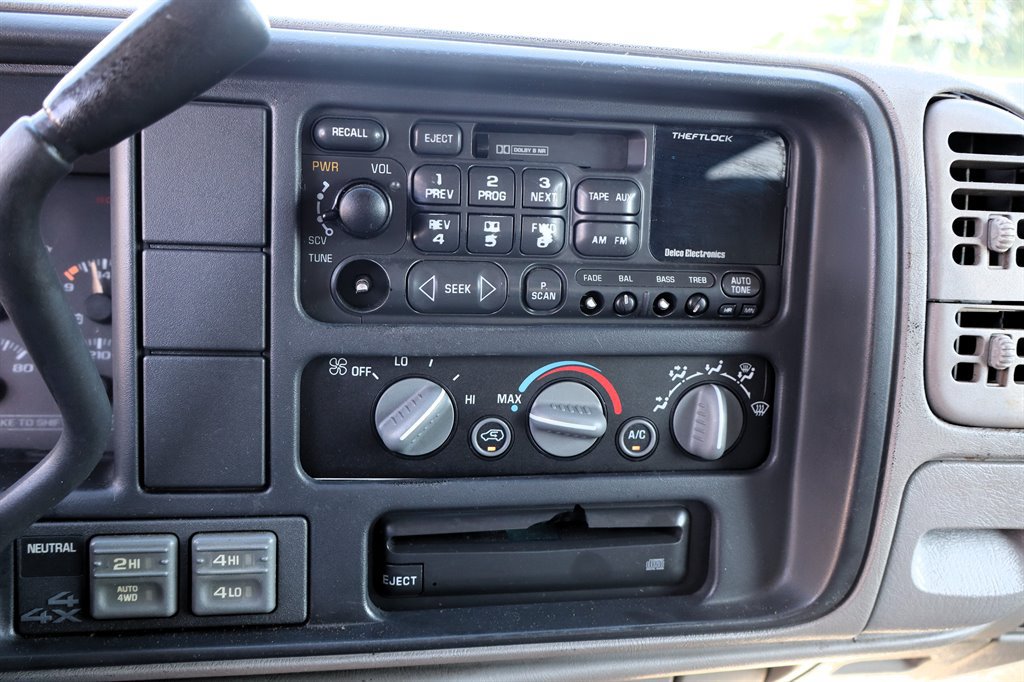 Used 1999 GMC Yukon 4WD 4-Door w/ Marketing Opt Pkg 5 image 27