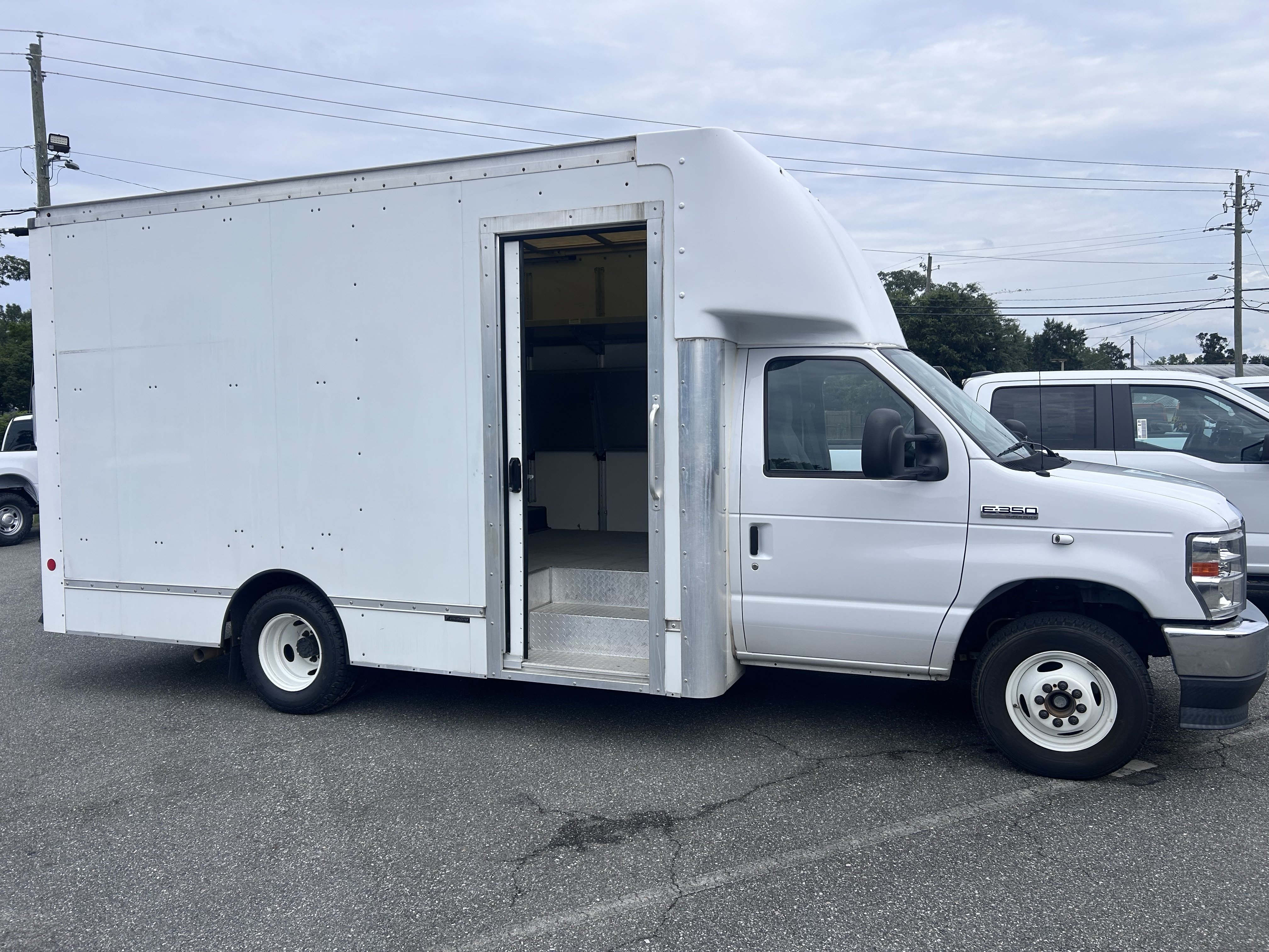 Used 2022 Ford E-350 and Econoline 350 Super Duty RWD image 19