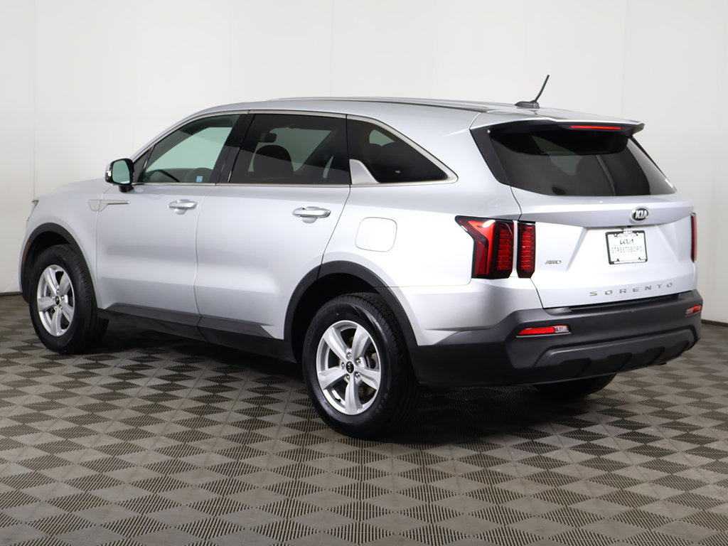 Used 2021 Kia Sorento LX AWD/4WD image 8