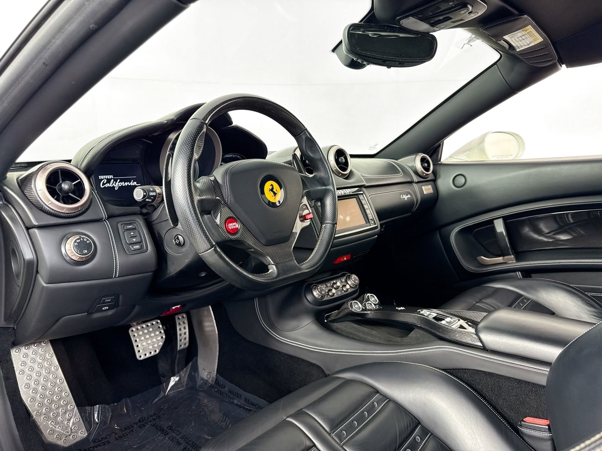 Used 2010 Ferrari California RWD image 18