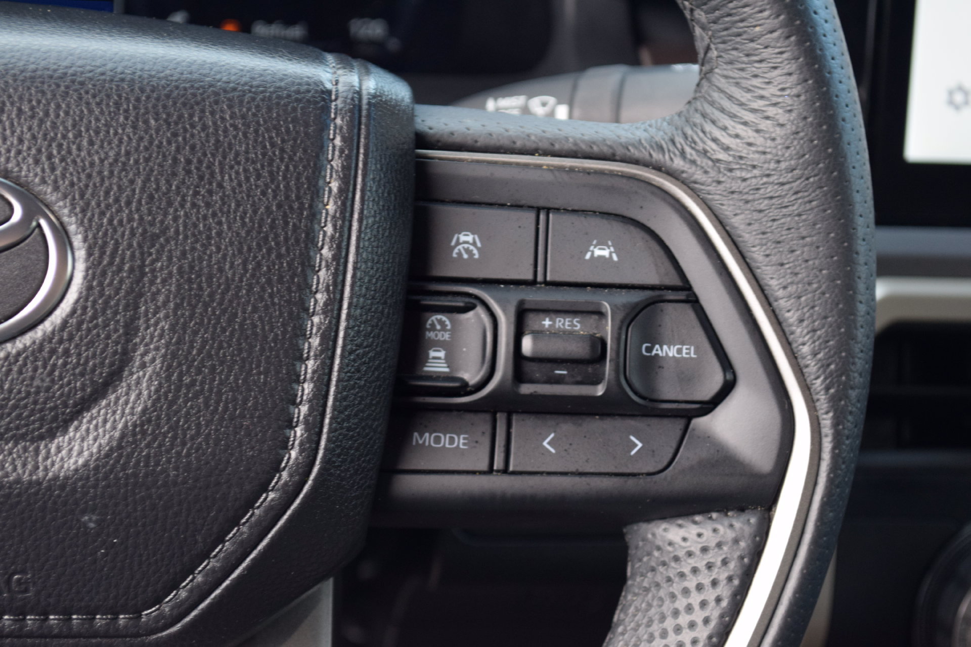Used 2025 Toyota Tacoma TRD Off-Road AWD/4WD image 7