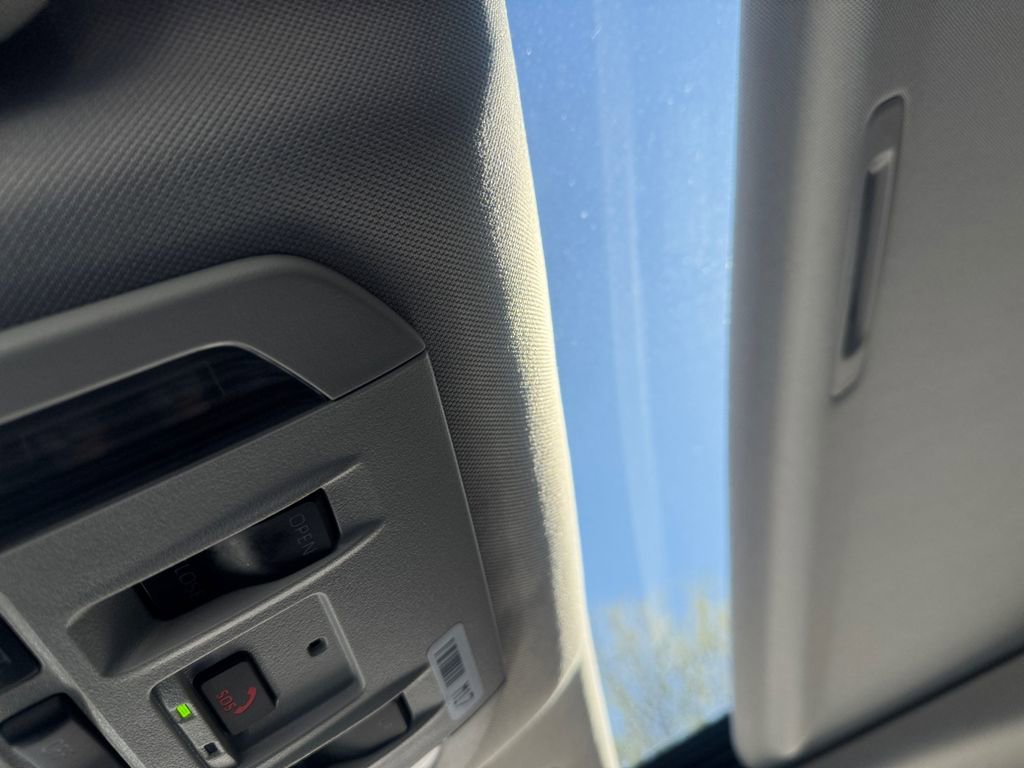 Used 2026 Toyota Highlander XLE image 32