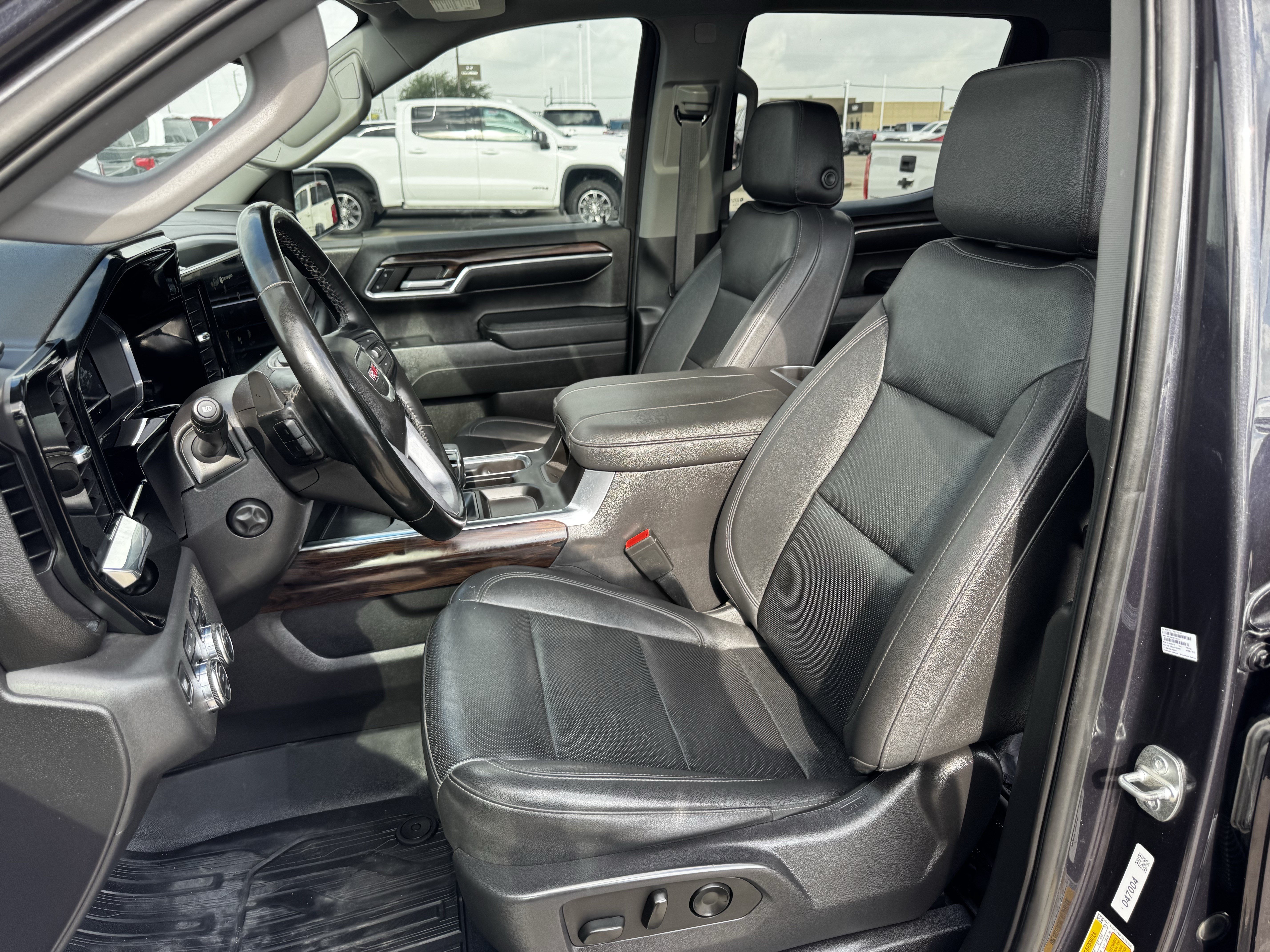 Used 2023 GMC Sierra 1500 SLT AWD/4WD image 10