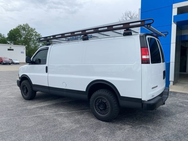 Used 2018 Chevrolet Express 2500 RWD image 3