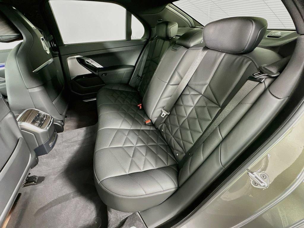 Certified 2025 BMW 740i w/ Premium Package RWD image 24