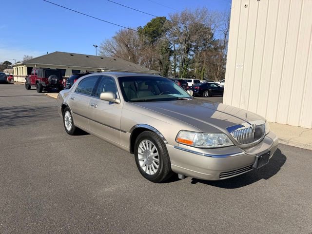 Used 2003 Lincoln Town Car Signature image 1