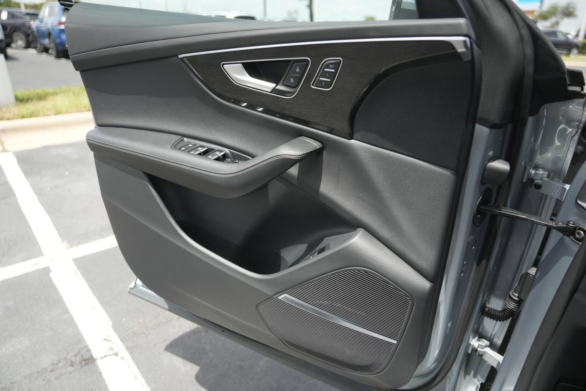 Certified 2025 Audi Q8 Prestige w/ Prestige Package image 19