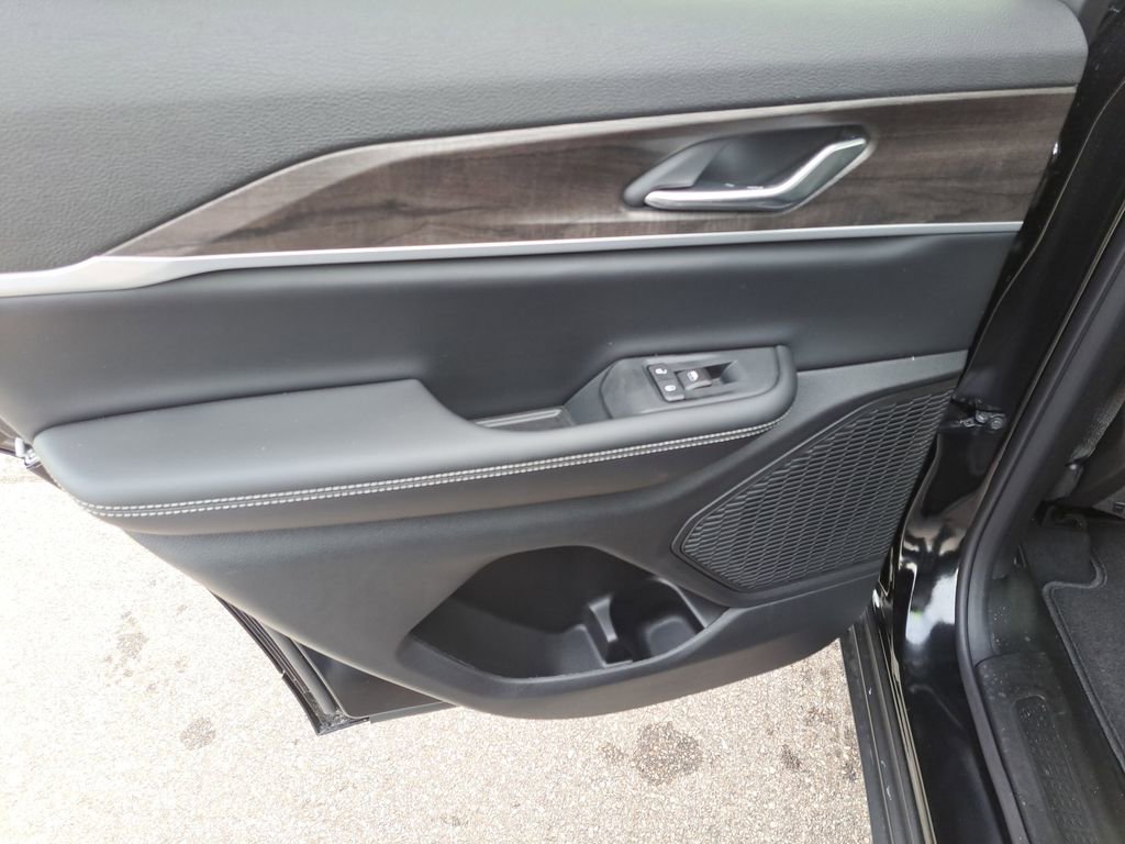 New 2026 Jeep Grand Cherokee L Laredo image 17