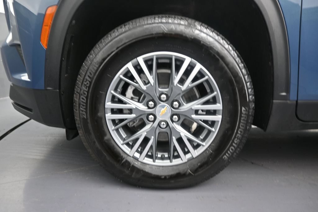 Used 2025 Chevrolet Traverse LT w/ Driver Confidence Package FWD image 10