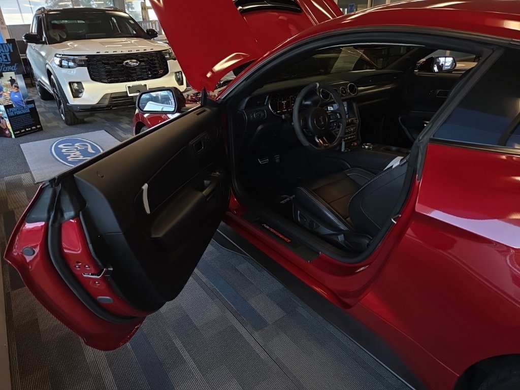 Used 2021 Ford Mustang Shelby GT500 w/ Technology Package RWD image 15