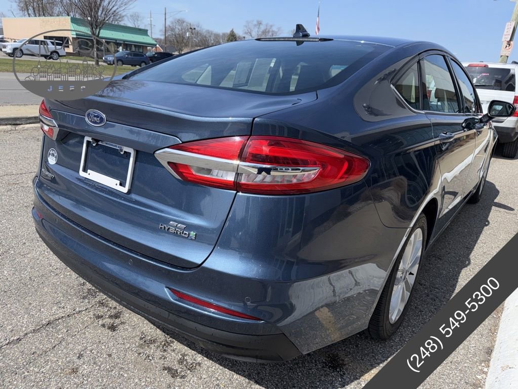 Used 2019 Ford Fusion SE image 3