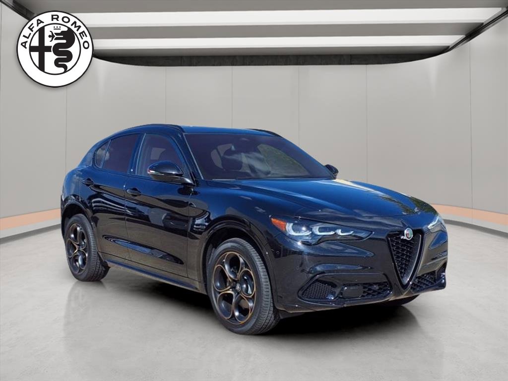 New 2025 Alfa Romeo Stelvio Sprint image 1