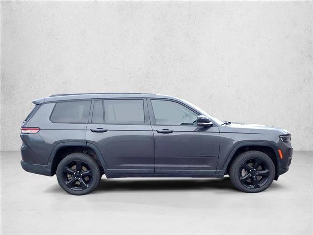 Used 2022 Jeep Grand Cherokee L Limited w/ Black Appearance Package AWD/4WD video 4