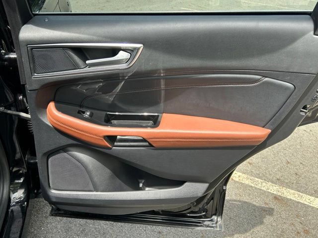 Used 2019 Ford Edge Titanium w/ Equipment Group 301A AWD/4WD image 33