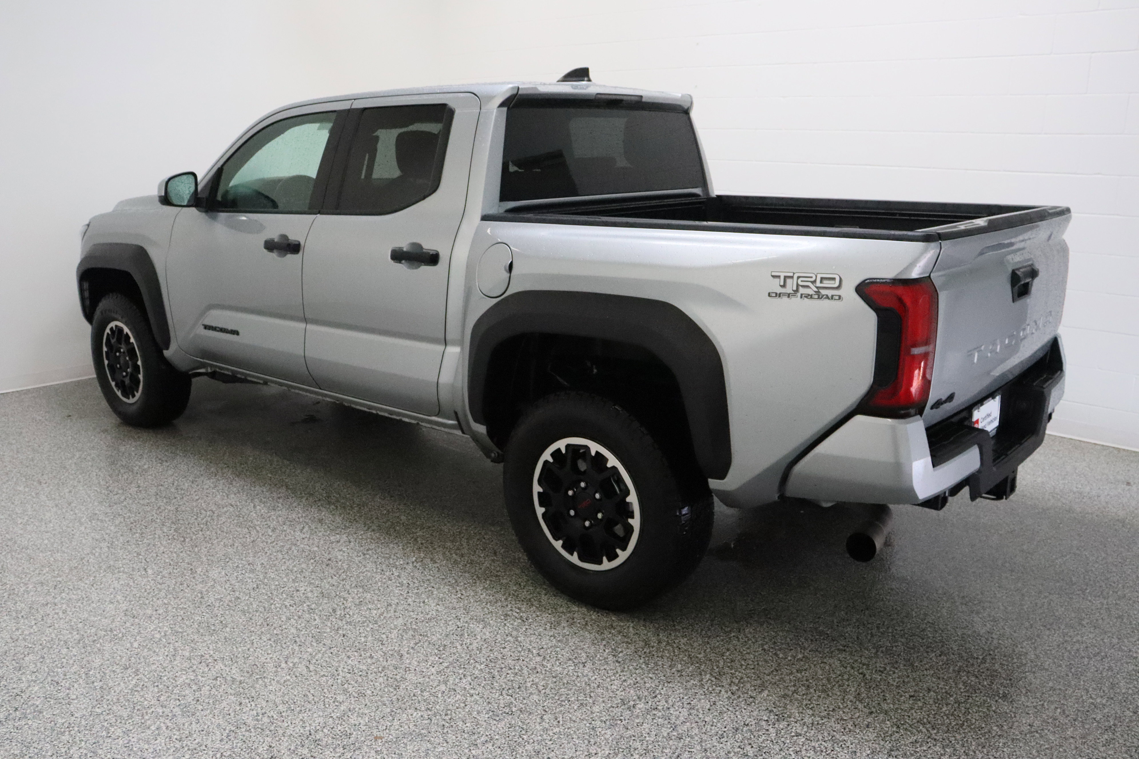 Certified 2025 Toyota Tacoma TRD Off-Road AWD/4WD image 9