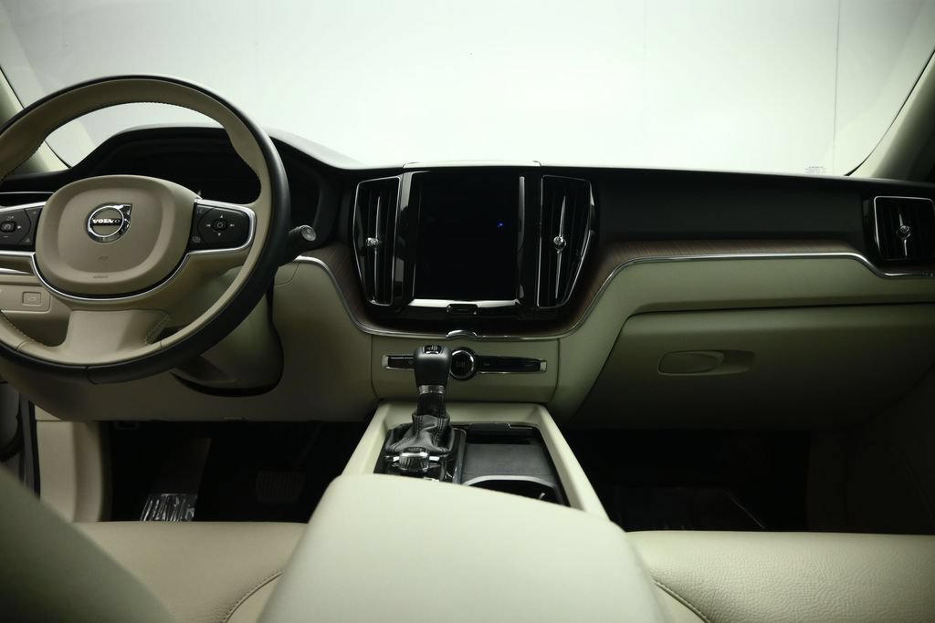 Used 2021 Volvo XC60 T5 Momentum w/ Advanced Package AWD/4WD image 42