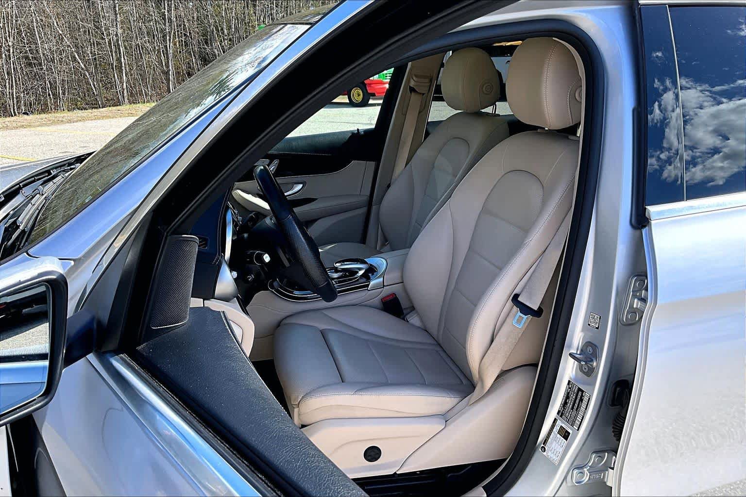 Used 2019 Mercedes-Benz GLC 300 4MATIC image 9