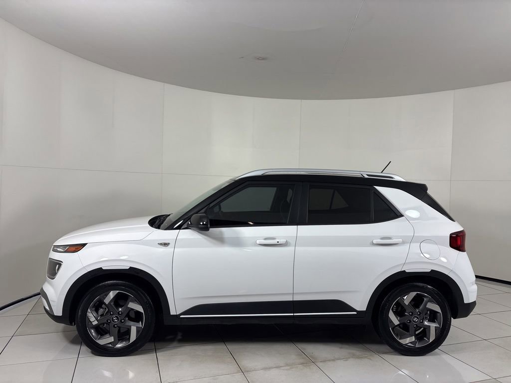 Used 2023 Hyundai Venue Limited w/ Cargo Package image 2
