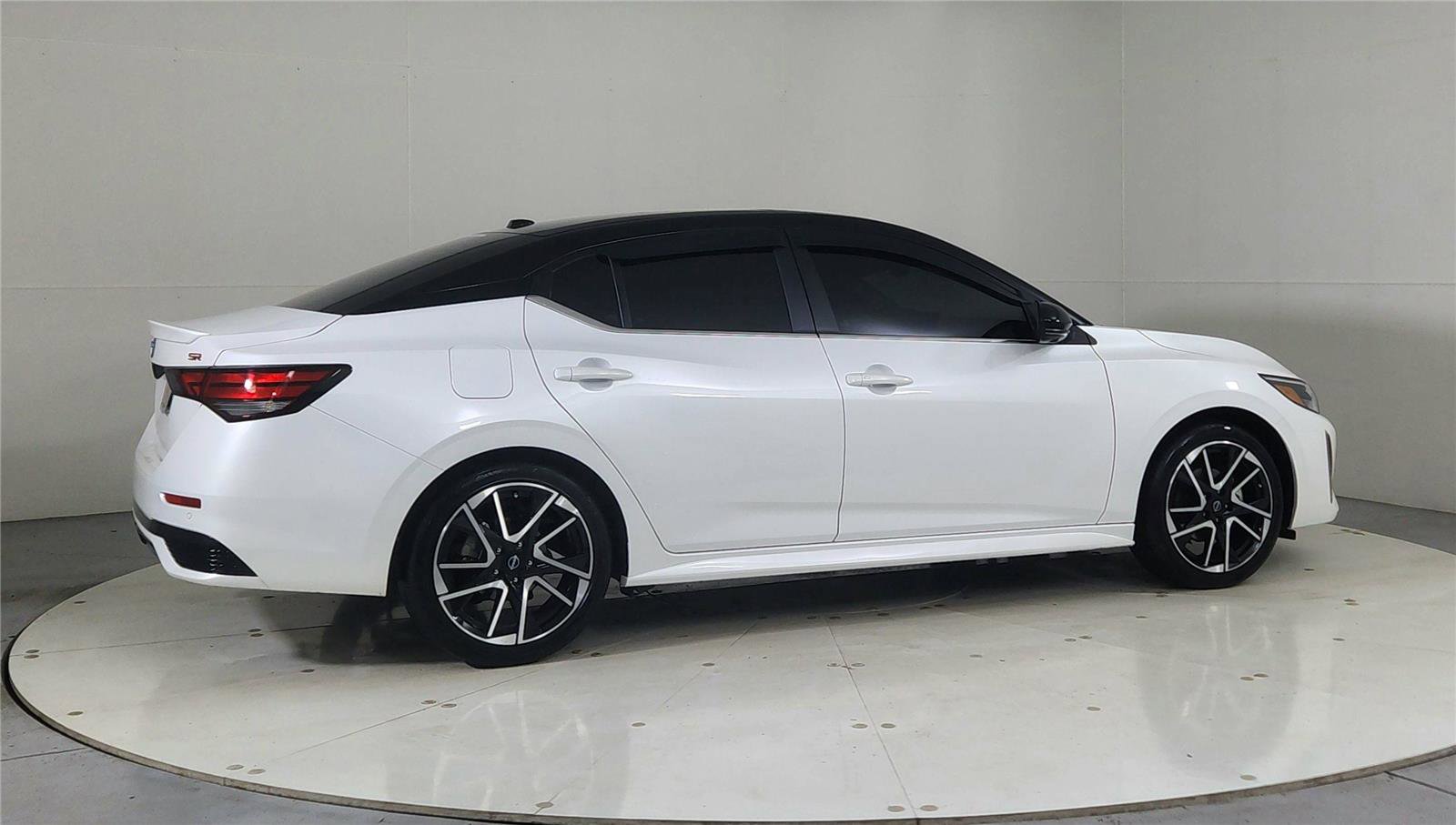 Certified 2025 Nissan Sentra SR w/ SR Premium Package image 7