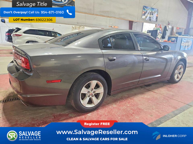 Used 2014 Dodge Charger SE RWD image 4