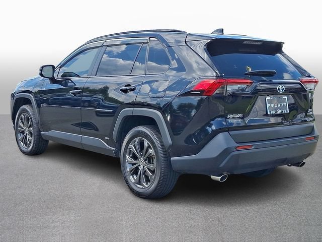 Used 2022 Toyota RAV4 XLE Premium AWD/4WD image 6
