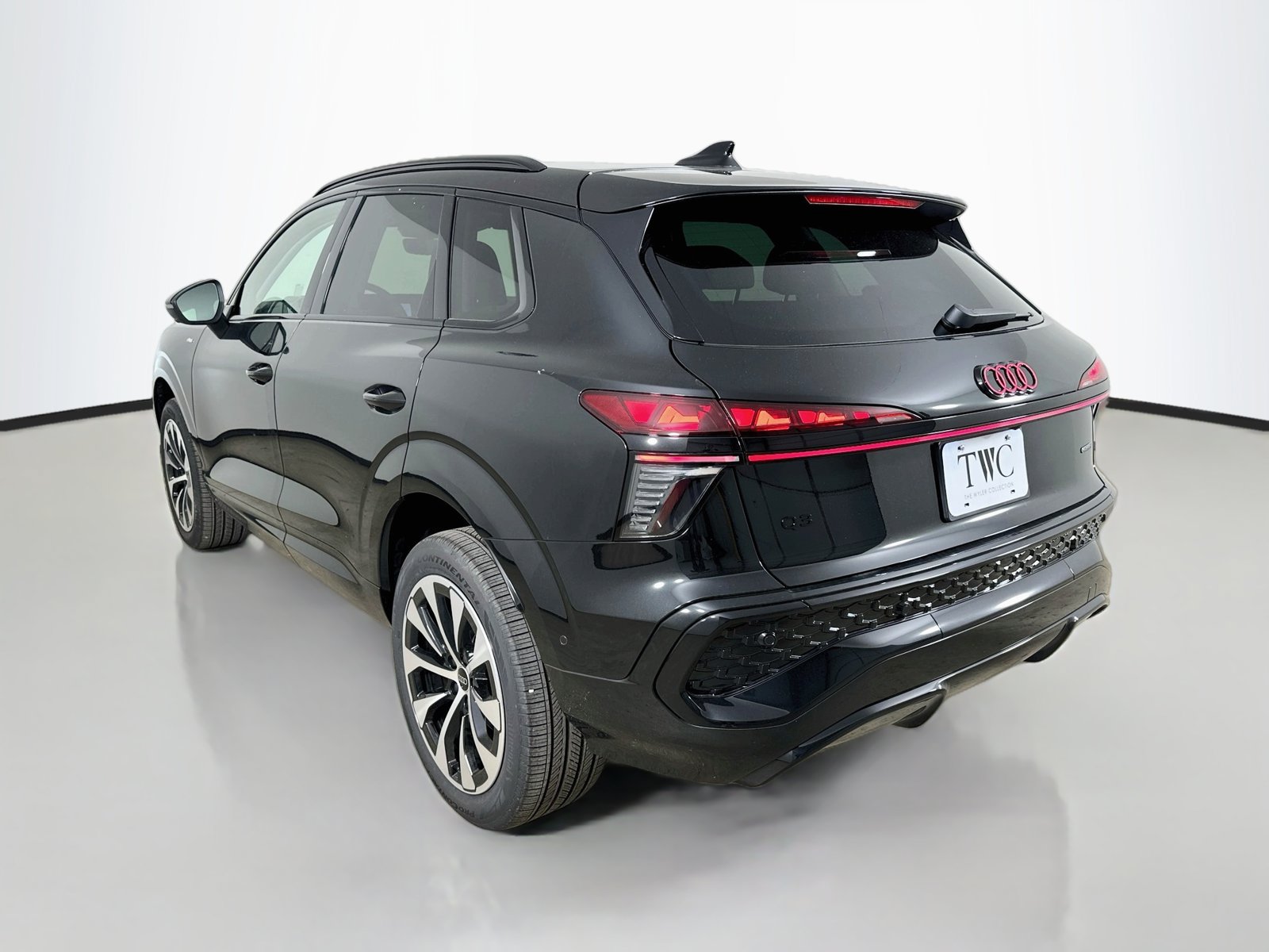 New 2026 Audi Q3 quattro 2.0T AWD/4WD image 7