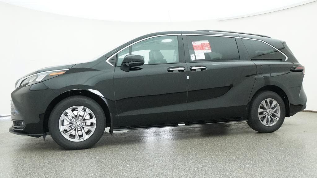 New 2026 Toyota Sienna XLE FWD image 18