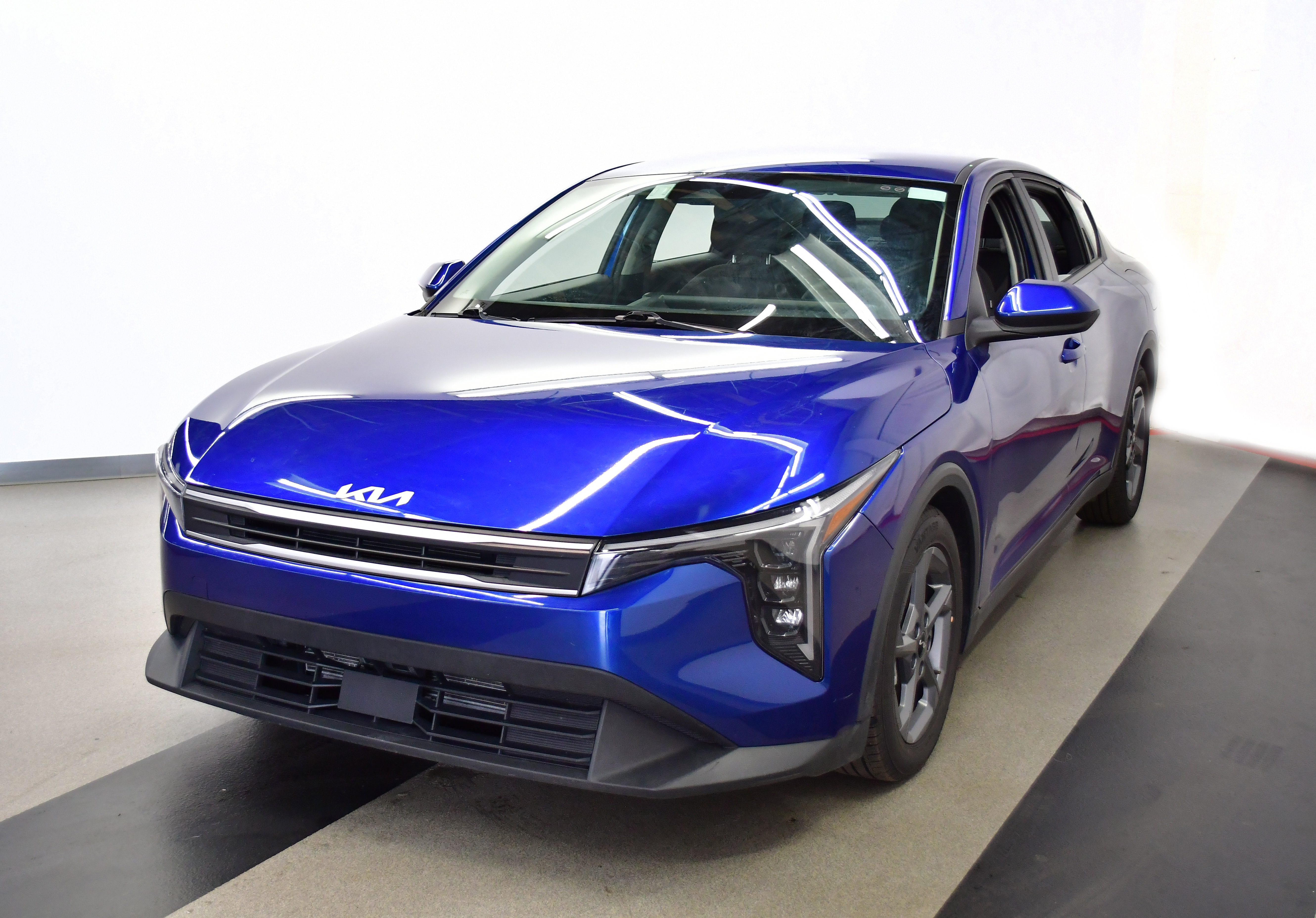 Used 2025 Kia K4 image 4