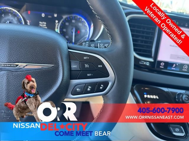 Used 2023 Chrysler Pacifica Touring-L image 19