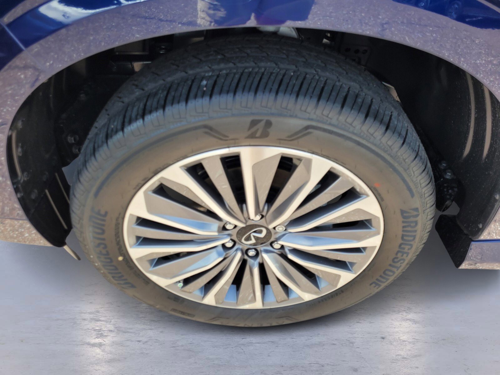 New 2025 INFINITI QX80 Sensory image 13