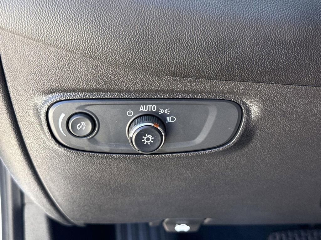 Used 2022 Chevrolet Equinox LS image 16