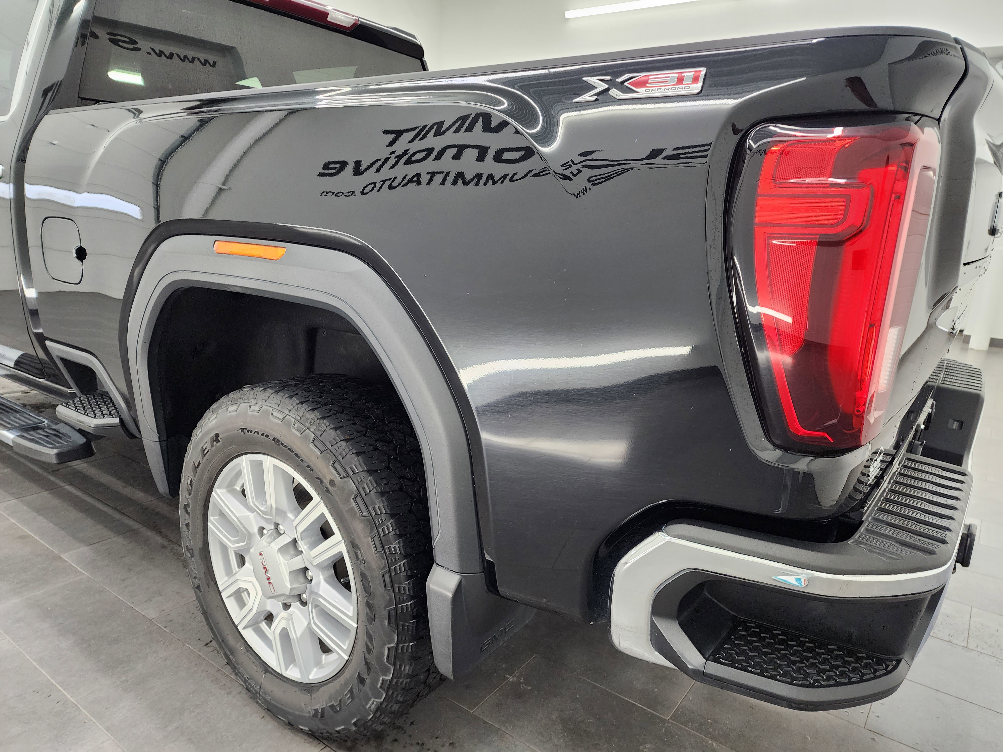 Used 2022 GMC Sierra 2500 SLT w/ LPO, GMC Protection Package image 30