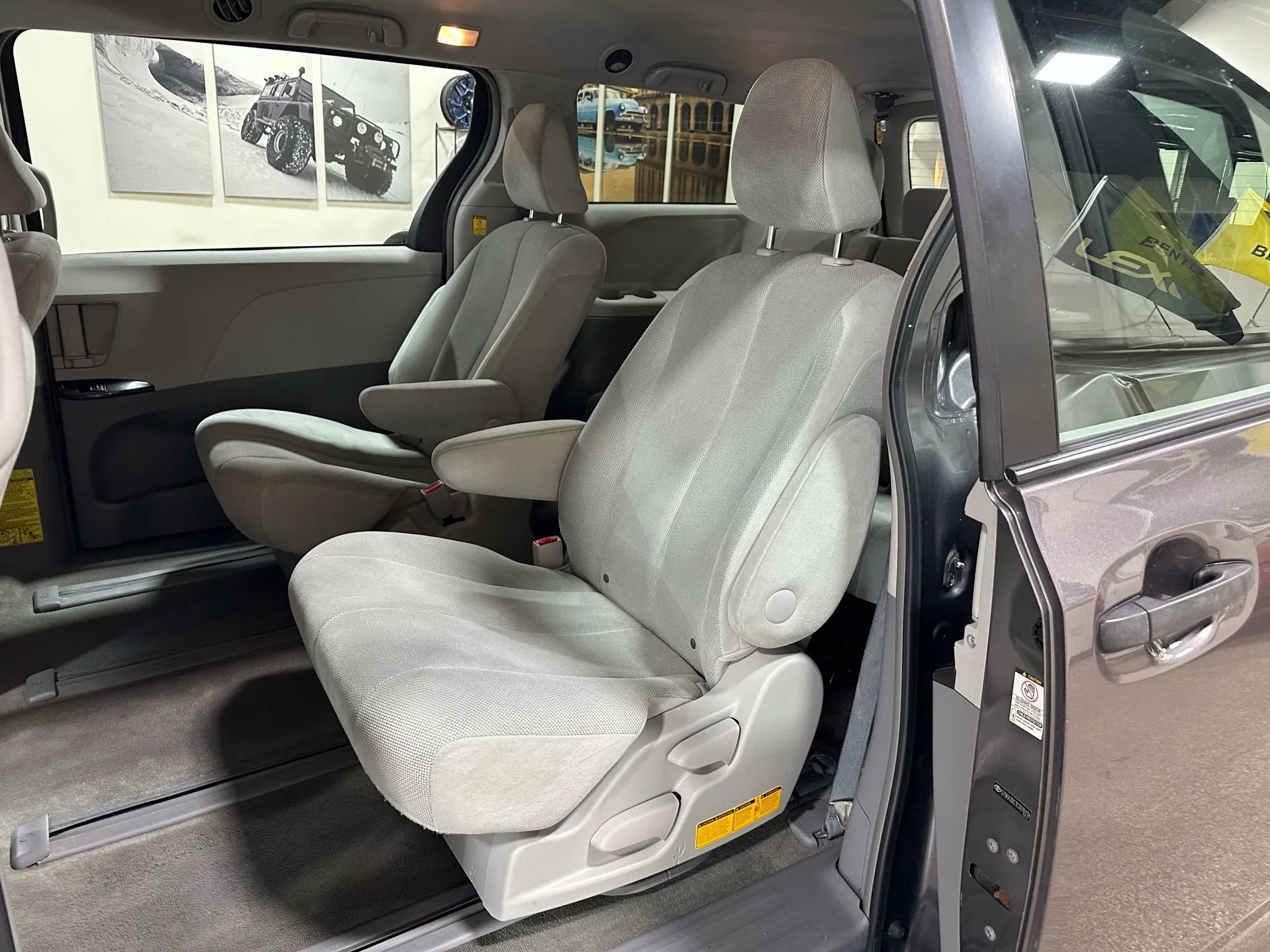 Used 2012 Toyota Sienna image 20