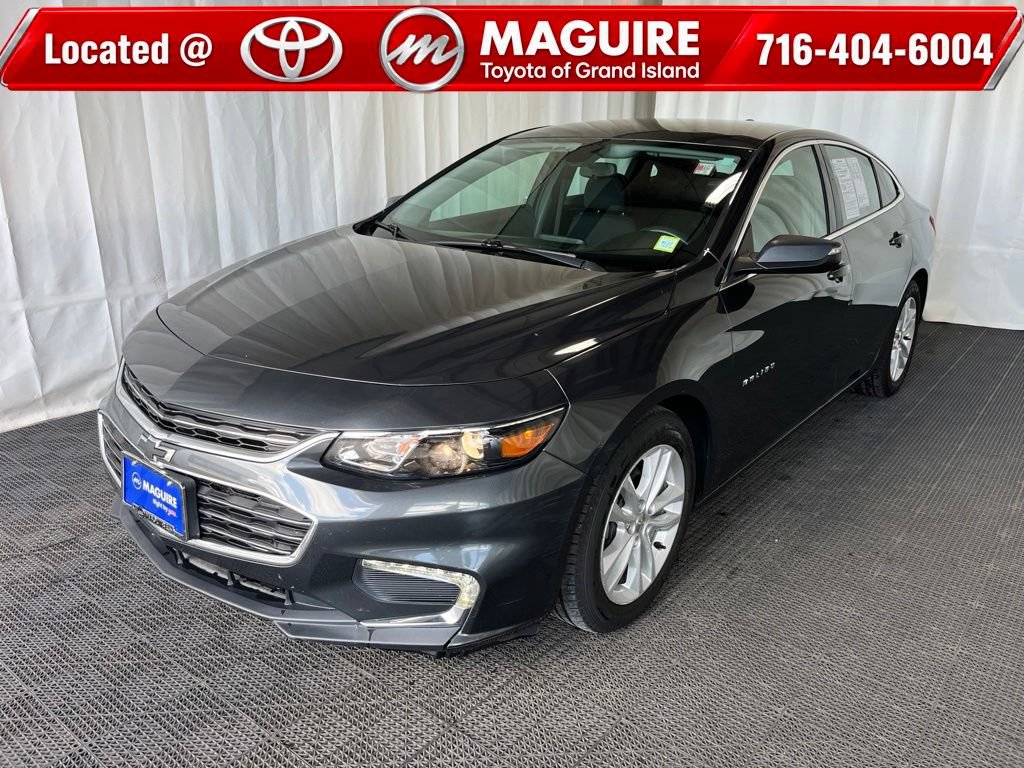 Used 2017 Chevrolet Malibu LT FWD image 1