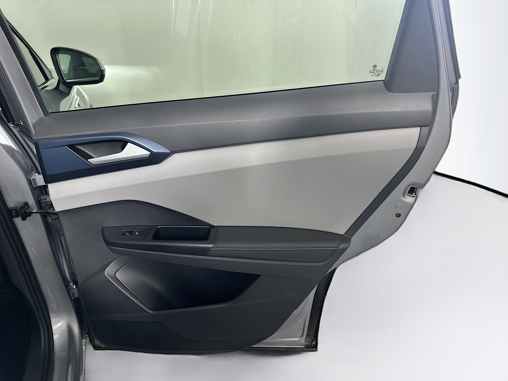 Used 2024 Volkswagen Taos SE image 31