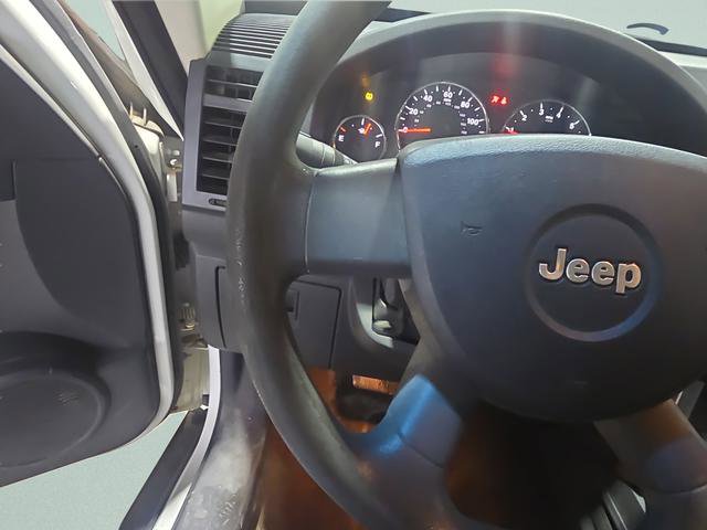 Used 2009 Jeep Liberty Sport image 19