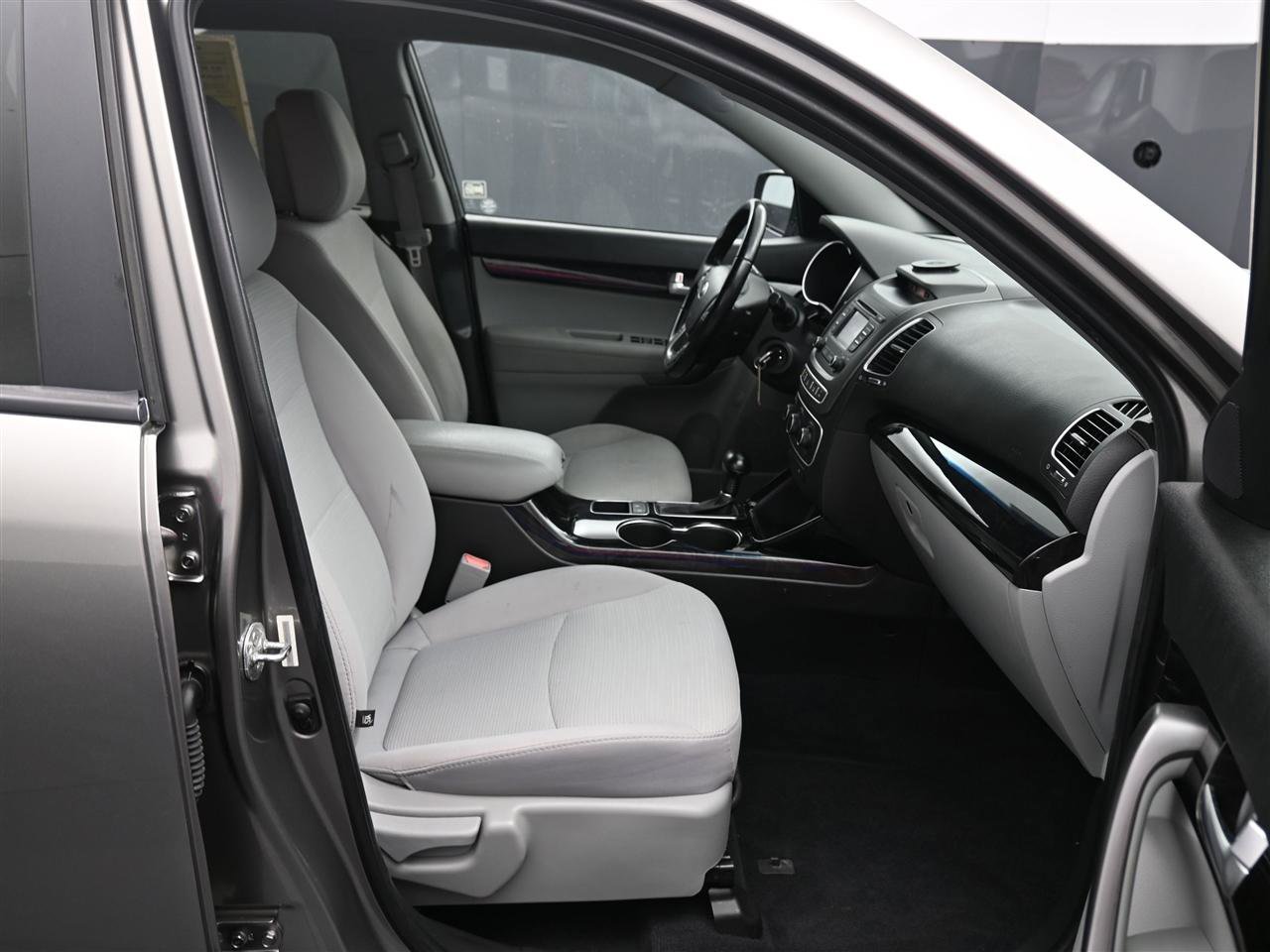 Used 2015 Kia Sorento LX image 9