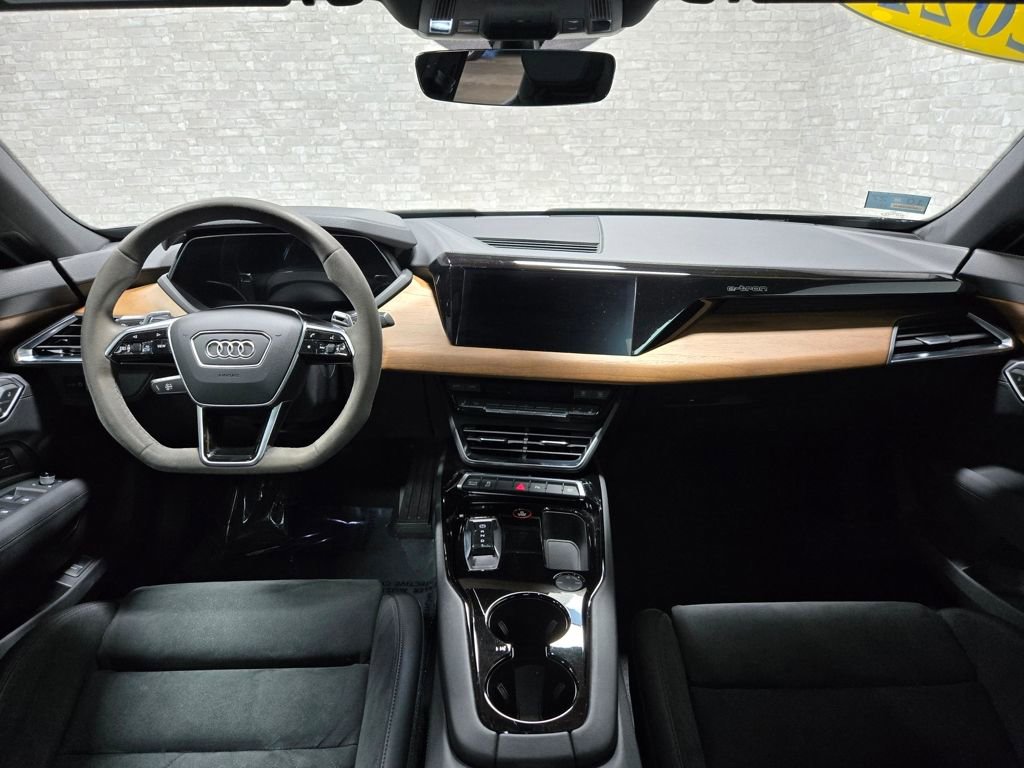 Used 2022 Audi e-tron GT Premium Plus image 36
